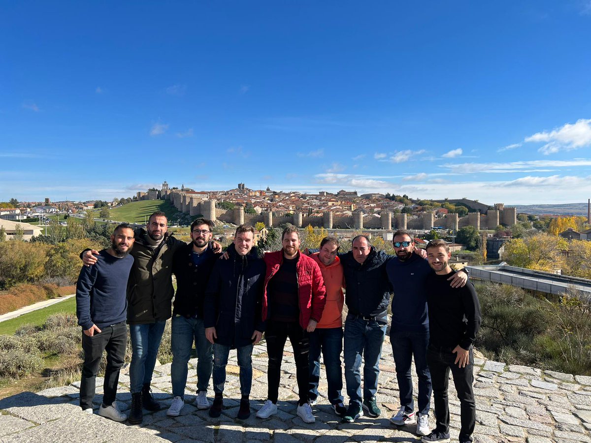 Que fácil es estar cuando quieres estar.

La segunda del año, ¿la próxima? 🤔

No importa el plan, importa con quien. Invertir tiempo con los amigos de siempre es todo un regalo.

#DespedidaCLCDavidVeleroBeñatCassano2021