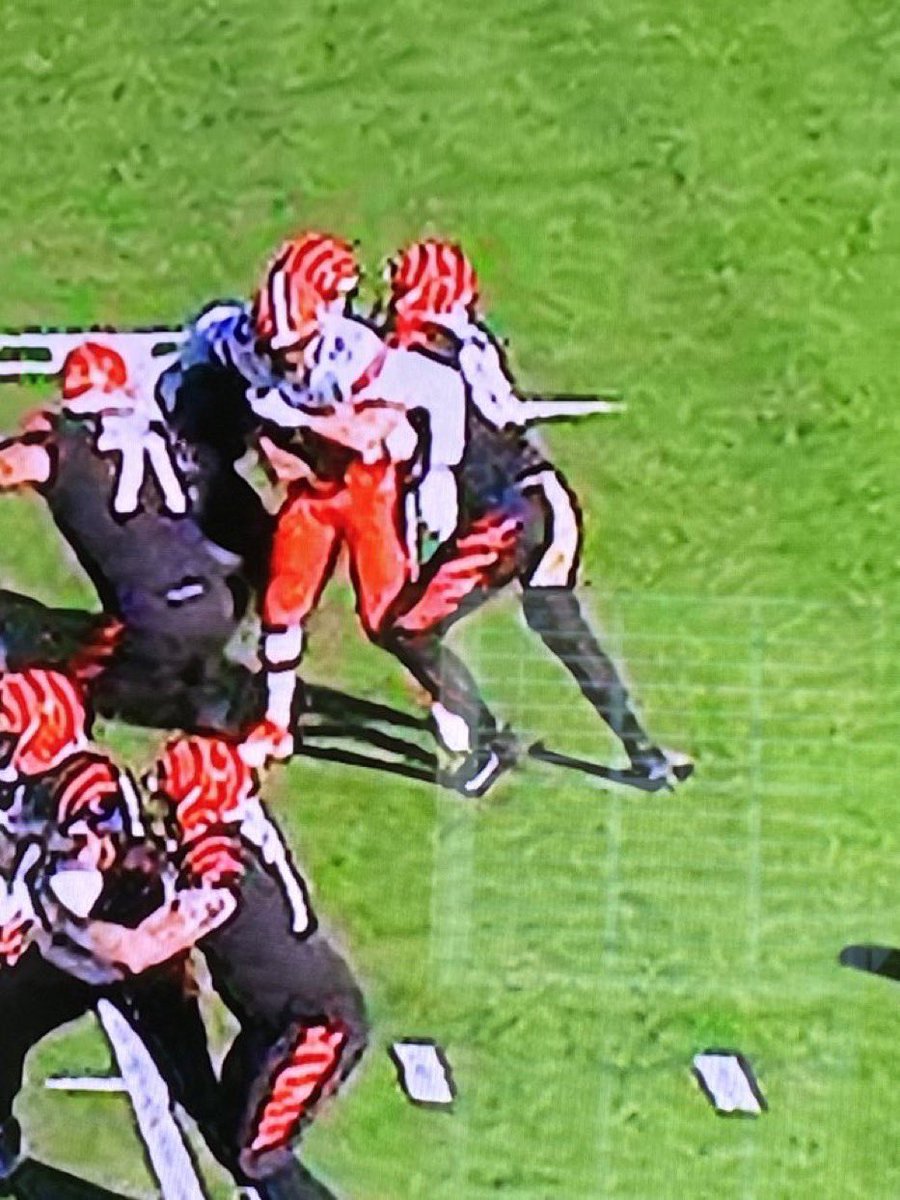 everythingcle_'s tweet photo. The only way to slow down Myles Garrett.
@Browns @Flash_Garrett https://t.co/RI7pbwmec5