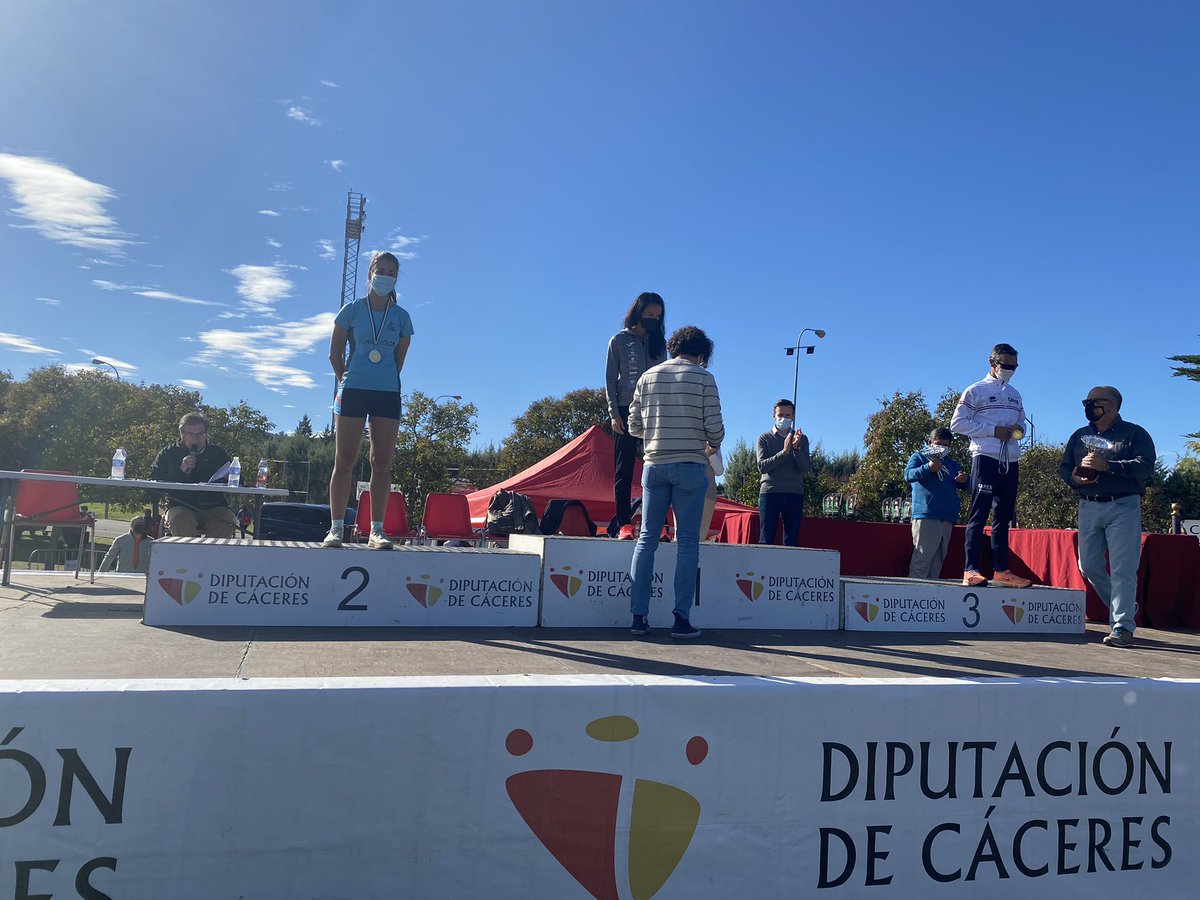 AtletismoMitreo's tweet photo. Primeras sensaciones en el trofeo diputación de Cáceres y campeonato de Extremadura por clubes. Comenzamos a coger ritmo de competición.

3º 🥉equipo de relevo mixto
3º🥉 equipo sub18 fem.
3º🥉 equipo sub14 fem.
3º 🥉equipo sub14 masc.
2ª 🥈absoluta, Marina Chaves 

🔵🔴 https://t.co/nGOgxHp3Ui