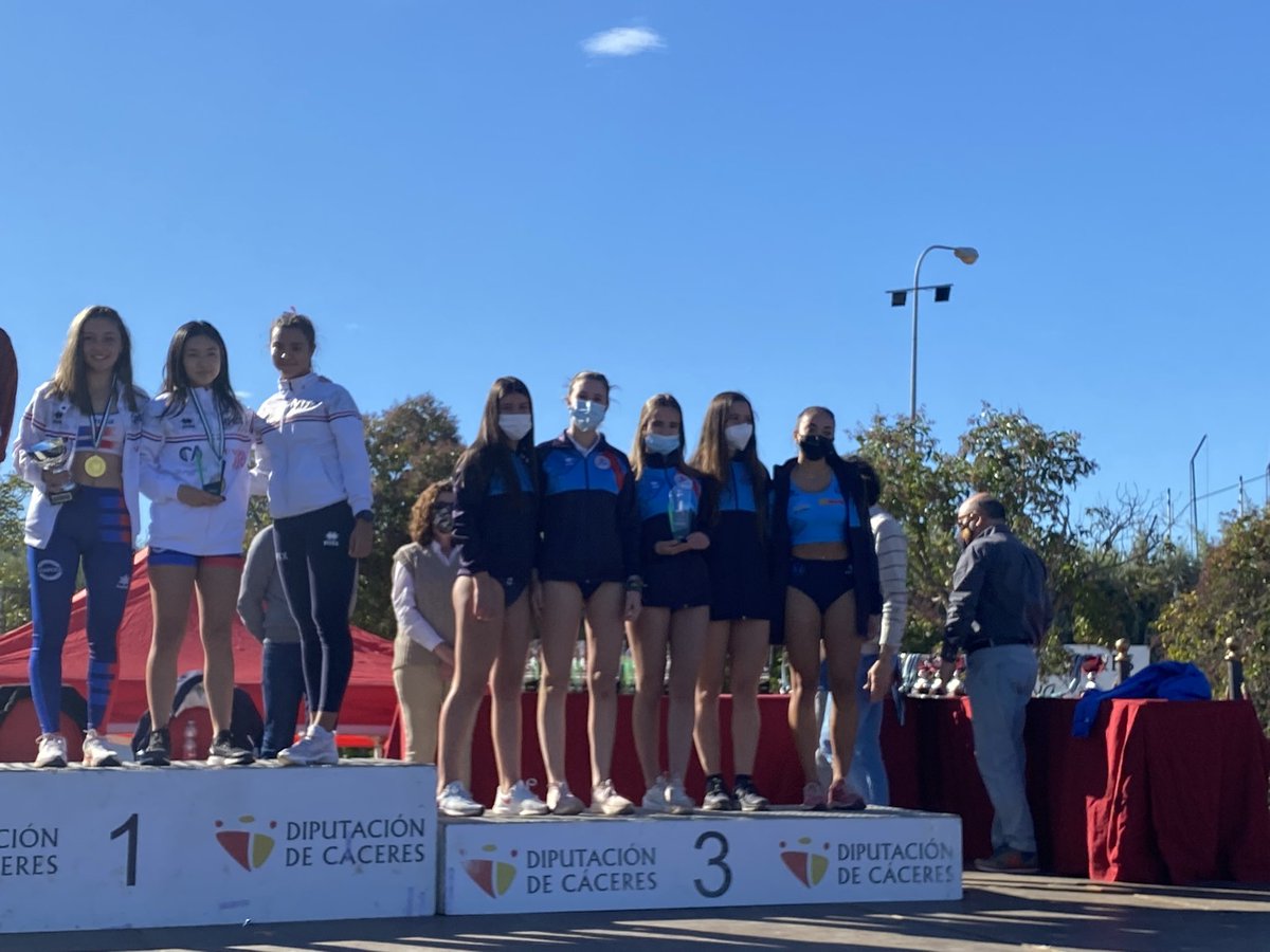 AtletismoMitreo's tweet photo. Primeras sensaciones en el trofeo diputación de Cáceres y campeonato de Extremadura por clubes. Comenzamos a coger ritmo de competición.

3º 🥉equipo de relevo mixto
3º🥉 equipo sub18 fem.
3º🥉 equipo sub14 fem.
3º 🥉equipo sub14 masc.
2ª 🥈absoluta, Marina Chaves 

🔵🔴 https://t.co/nGOgxHp3Ui