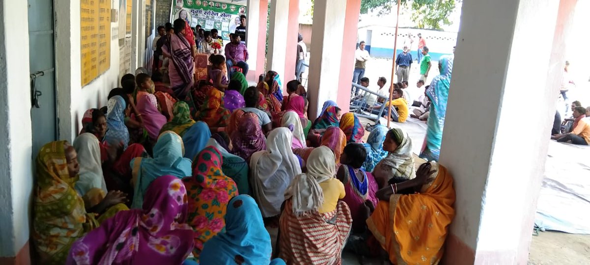 चाईबासा में मनोहरपुर में दुर्गा सोरेन सेना का बैठक रखा गया इस बैठक में सभी ग्रामीणों ने दुर्गा सोरेन सेना को जमीनी स्तर पर संगठन को मजबूत करने के लिए शपथ लिया गया।