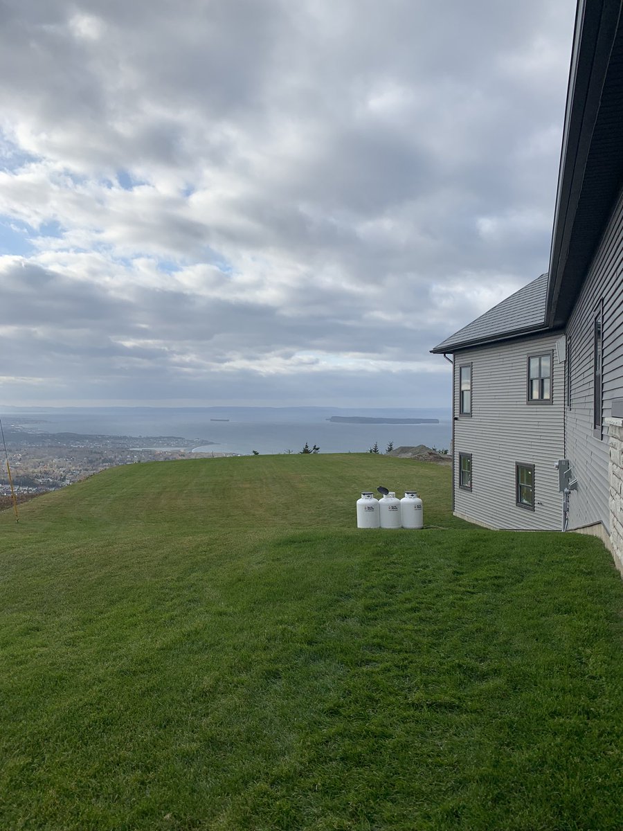 NLLogfather's tweet photo. Not a bad work view !! #topsailbluff #fallbulbs #lawncare https://t.co/QXKSocJZfE