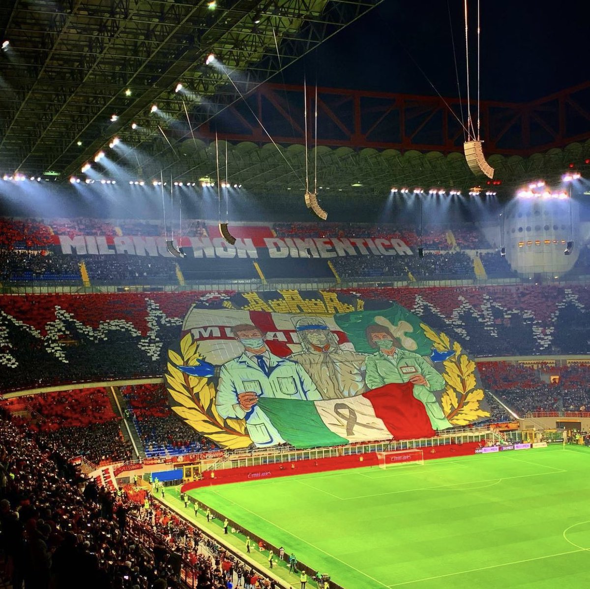 guidotolomei's tweet image. Da Milanese e da Italiano, stasera dico grazie alla #CurvaSudMilano, mi avete commosso.

Bravi.

🙏🏻

#MilanInter