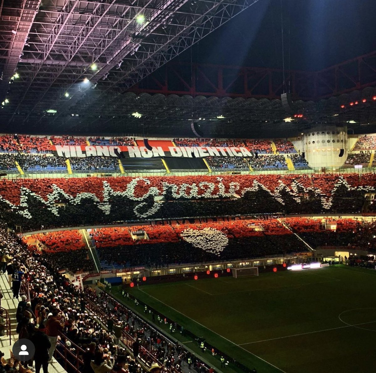 guidotolomei's tweet image. Da Milanese e da Italiano, stasera dico grazie alla #CurvaSudMilano, mi avete commosso.

Bravi.

🙏🏻

#MilanInter
