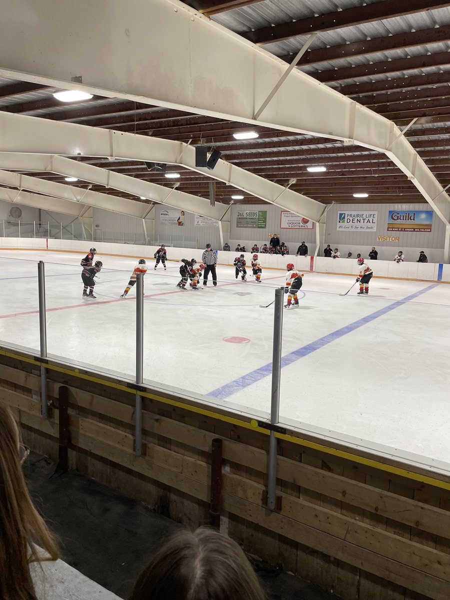 CarberryMinor's tweet photo. Carberry U13 had a tough weekend, facing two of the top teams in our league. They brought their A game with a 6-6 tie against Glenboro yesterday and a 5-4 loss to Virden today. A strong team effort by all https://t.co/DWCxFZePFa