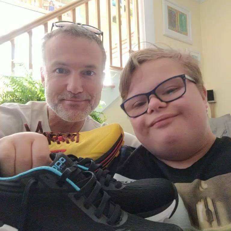 TimGrotenhuis's tweet photo. A big thanks to Joe at Jus Running for helping Oliver and I get into some new running/walking shoes!! #runavl #KickItAVL #lifewitholi (at Asheville, North Carolina)

https://t.co/Ye4vH3WSgw https://t.co/TuSqJRkiUA