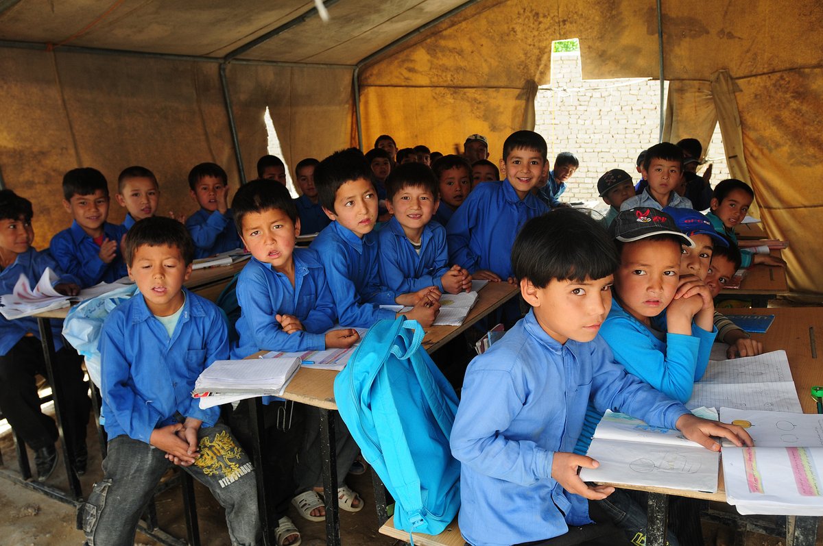 Die Satzung von #BwhilftKindern macht unser Ziel deutlich: „Durch einfache, zielgerichtete und kostengünstige Maßnahmen sollen die Lebensbedingungen für Kinder unmittelbar und nachhaltig verbessert werden.“ Regionen, die Einsatzgebiete der #Bundeswehr sind, stehen im Vordergrund.