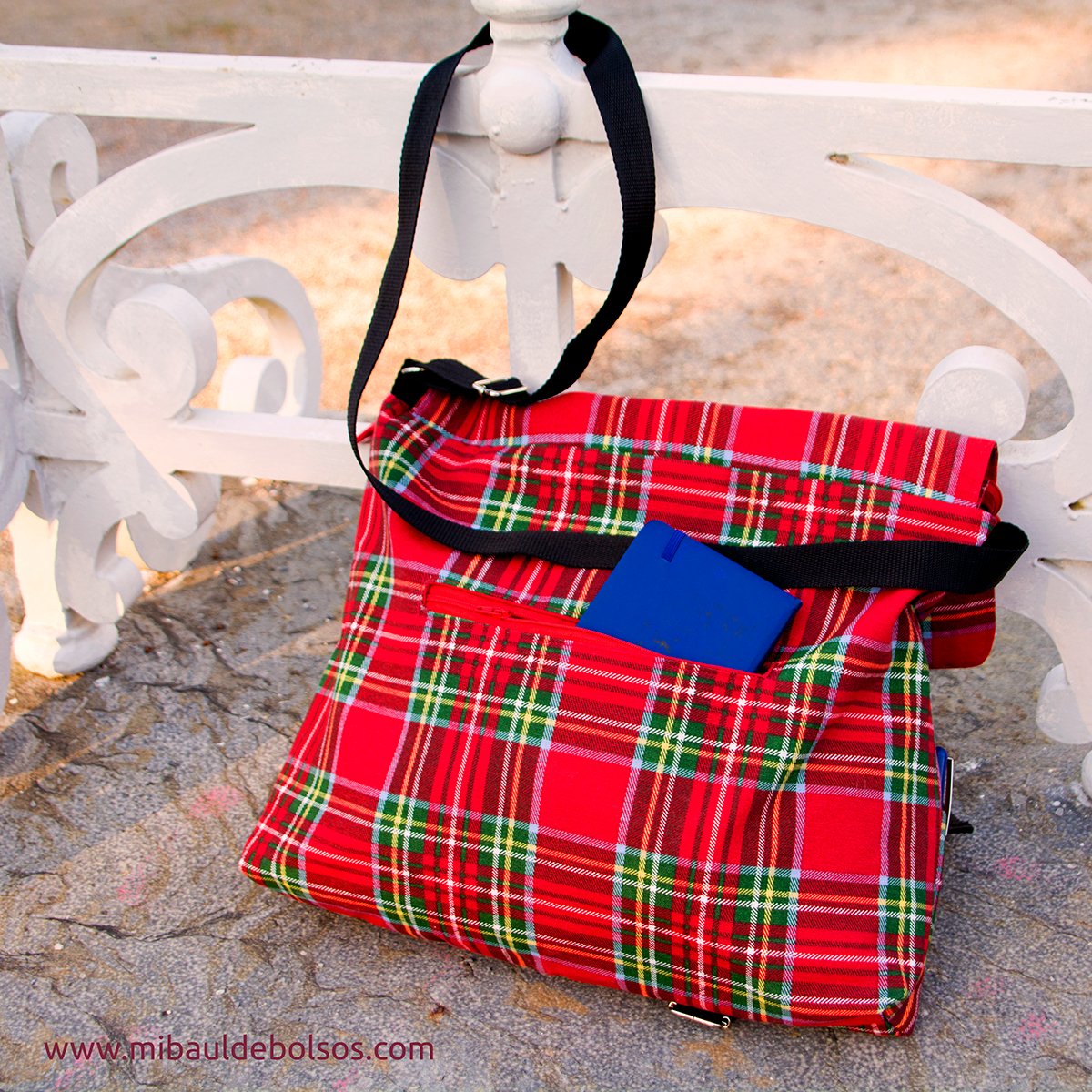 mibauldebolsos's tweet photo. 🍁🍂🧆 COLECCIÓN DE OTOÑO 🍂🍁🧆
Bandolera clásica, cómoda, práctica y bonita 😊, confeccionada con tela escocesa roja 😍.
La puedes ver con todo detalle aquí 👉 https://t.co/qgN6AOloDX
#handmade #hechoamano #bolsos #mochilas #complementosmoda #craft https://t.co/c09RXKlguo