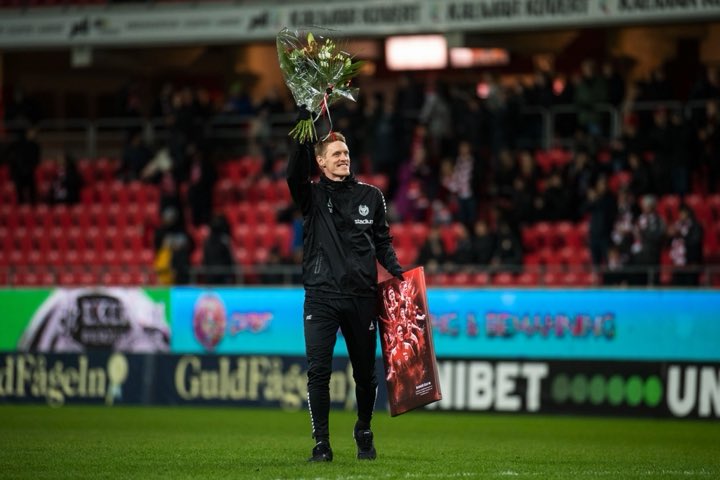 KalmarFF's tweet photo. Tack för alla rödvita minnen på fotbollsplanen, Rasmus Elm! https://t.co/ulUTnwZZlt