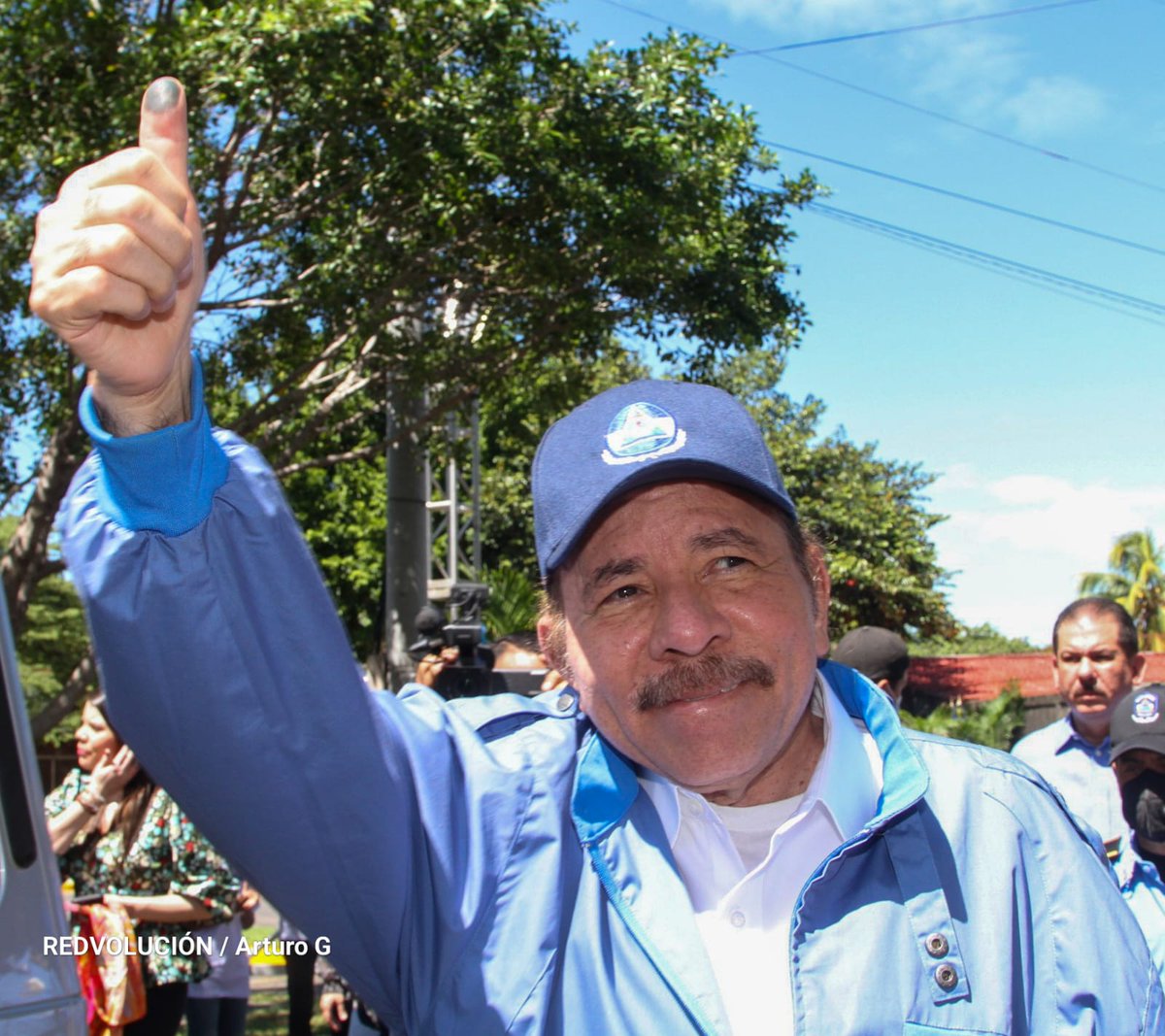 Votó el Comandante Daniel Ortega. Adelante hermanos #EleccionesSoberanas2021 
@Martha_Elena16 @LeonelJurez15 @Flaca_Sandinist @Reylope13 @AlexdelaSerna2 @LeivaYosel @AliRubioGlez @AlexiaRey12 @francysk_acosta @SandinoFrida @BabySandinista @Jay_Clandestino