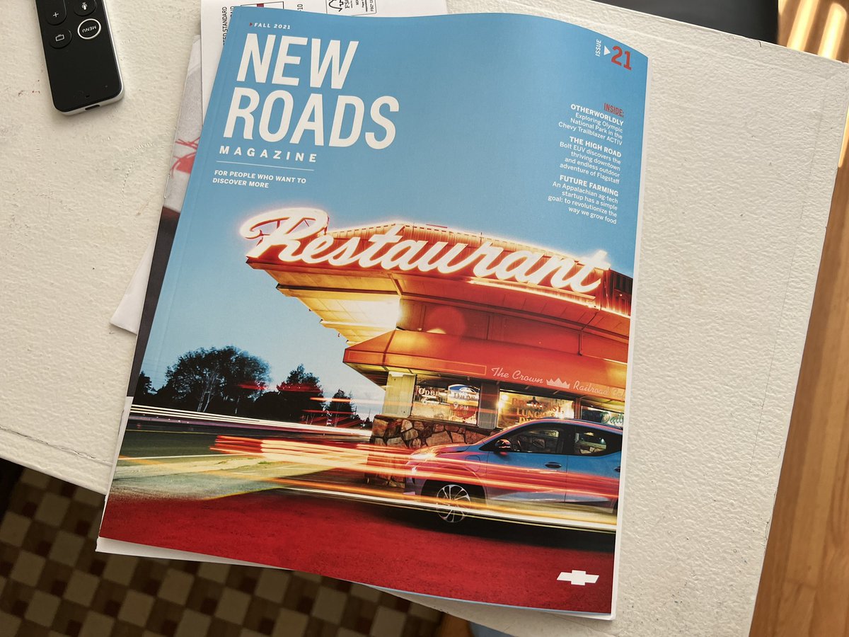 The last New Roads mag I edited is in homes, and it’s a banger. Featuring @Brett_Berk <a href="/clipka_/">clipka</a> @KristinVShaw <a href="/AbigailBassett/">Peter Varga</a> <a href="/c_davies/">Chris Davies</a> <a href="/jacobwholmes/">Jake</a> (of course), a cover by <a href="/mandojana/">Jose Mandojana</a> and more.