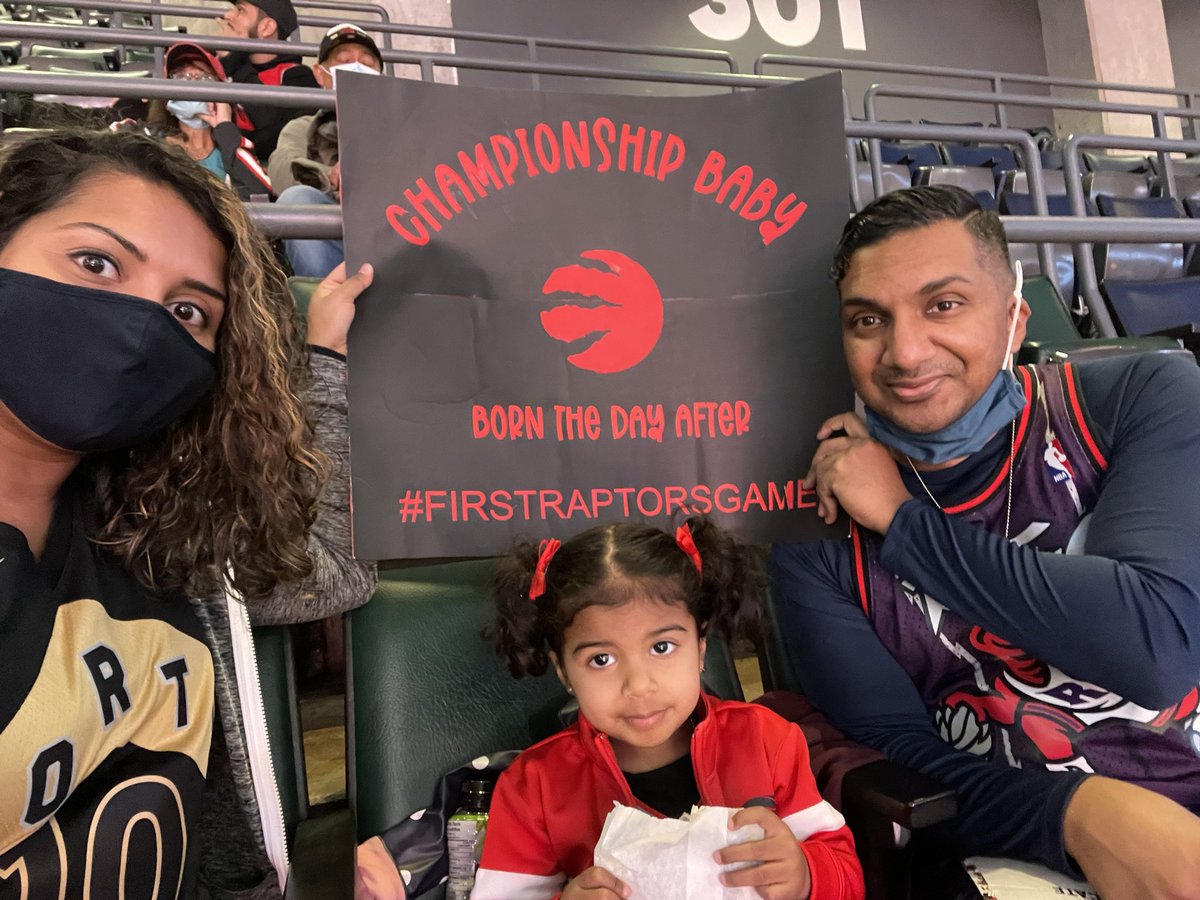 AjiJeg's tweet photo. #wethenorth #firstraptorsgame #championshipbaby https://t.co/ycrEWlekIN