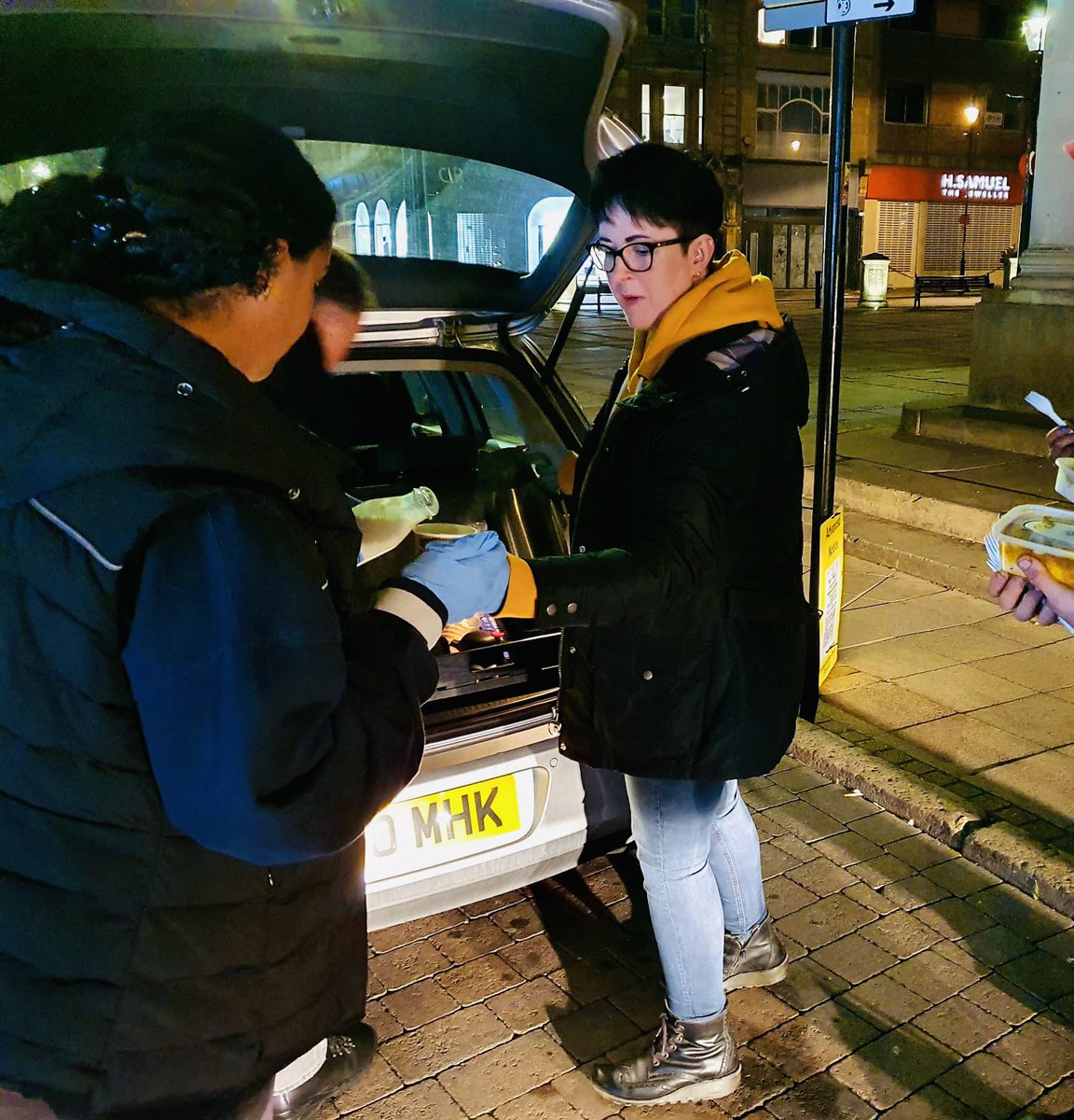 Volunteers from SCCYC Northampton serving the rough sleeper community in town. 

Curry, rice, naan bread provided by Lasaan (Whitehills) in partnership with Shepherd &amp; Co Solicitors. 

#Northampton #ThisIsNorthants #NorthantsTogether #Northantshour #helpthehomeless #feedthehungry