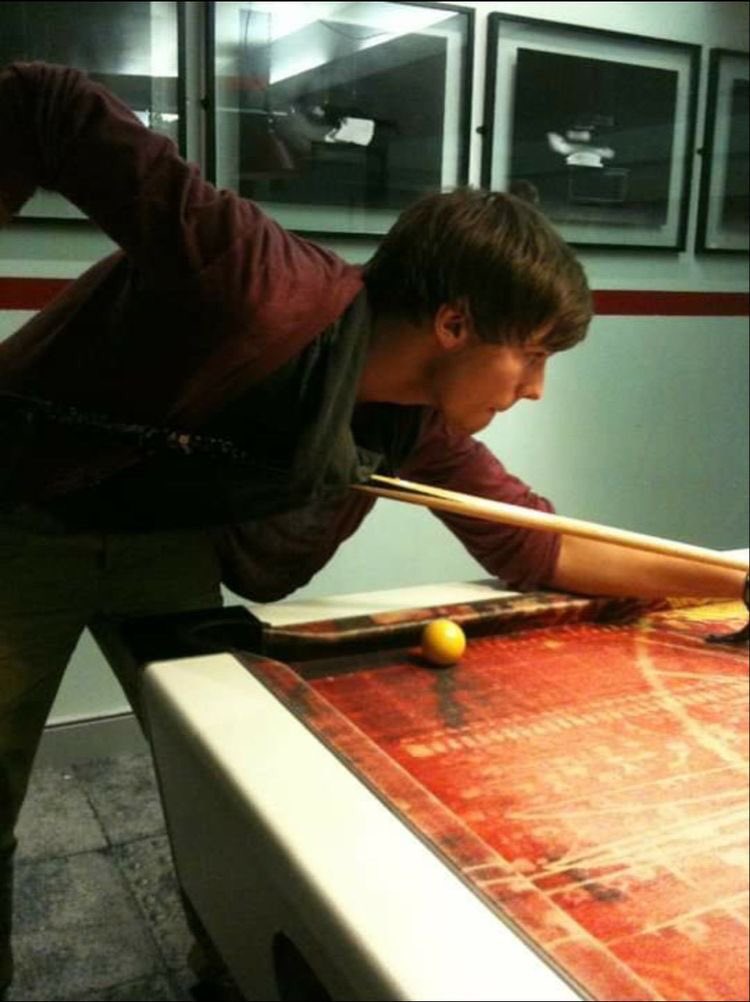 larrycontnt's tweet photo. harrys94: "billiard night with my love🥰" https://t.co/VMCpqfRFPU