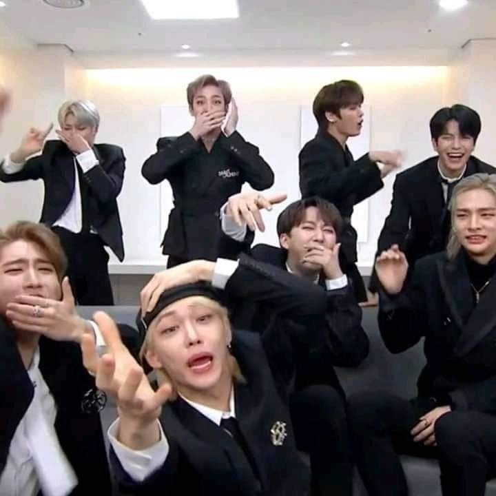 linocrack's tweet photo. .---Skz as canciónes de Paulo londra---.

 (day 5)
I vote #straykids   for Worldwide Fans' Choice Top 10 #MAMAVOTE https://t.co/G23l907dIT