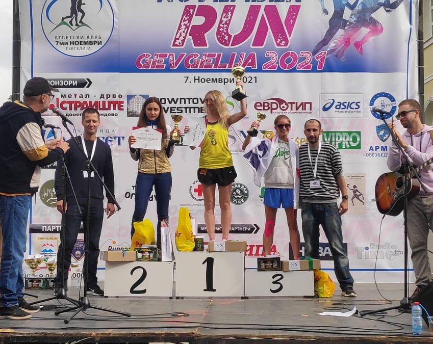 ДЕНЕС ЈА 'ОСЛОБОДИВМЕ' ГЕВГЕЛИЈА!🥳🏆
Гевгелија го чествува 7 ноември како Денот на ослободувањето на градот и во таа чест, се одржа трка каде повеќе од 600 учесници истрчаа победоносно низ гевгелиските улици!
А како подобро би им оддала почит на МКД 🇲🇰 народни херои од НОБ❤️