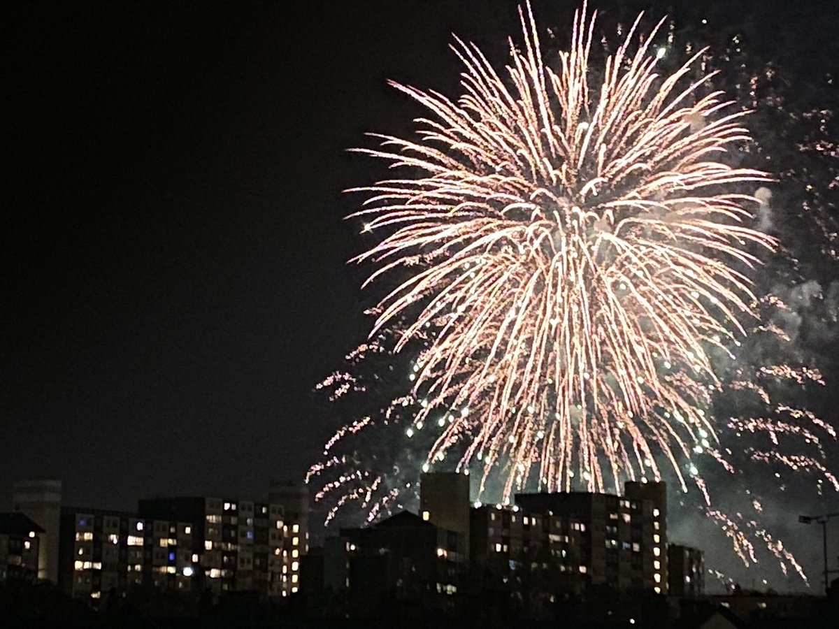 For the second night in a row our Sarf London neighbourhood has come under sustained and heavy bombardment. #FireworksNight