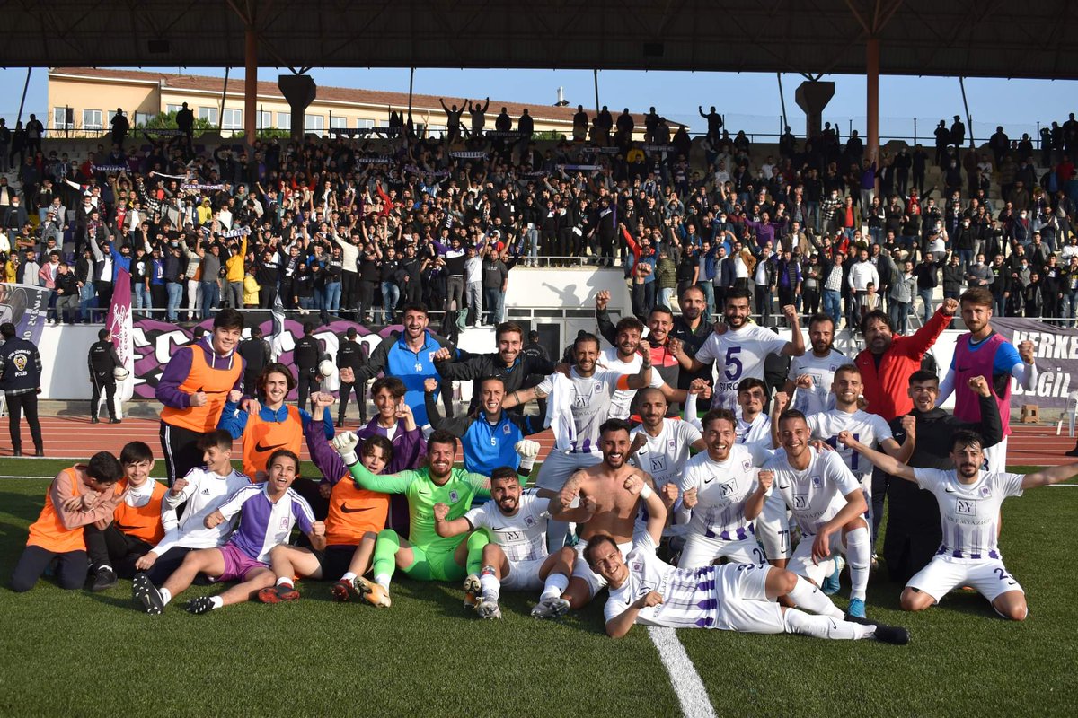Eskicarsi's tweet photo. Yürü Zafere Şanlı Menekşe! #Eskiçarşı #Gebzespor https://t.co/Q457fFs3RB