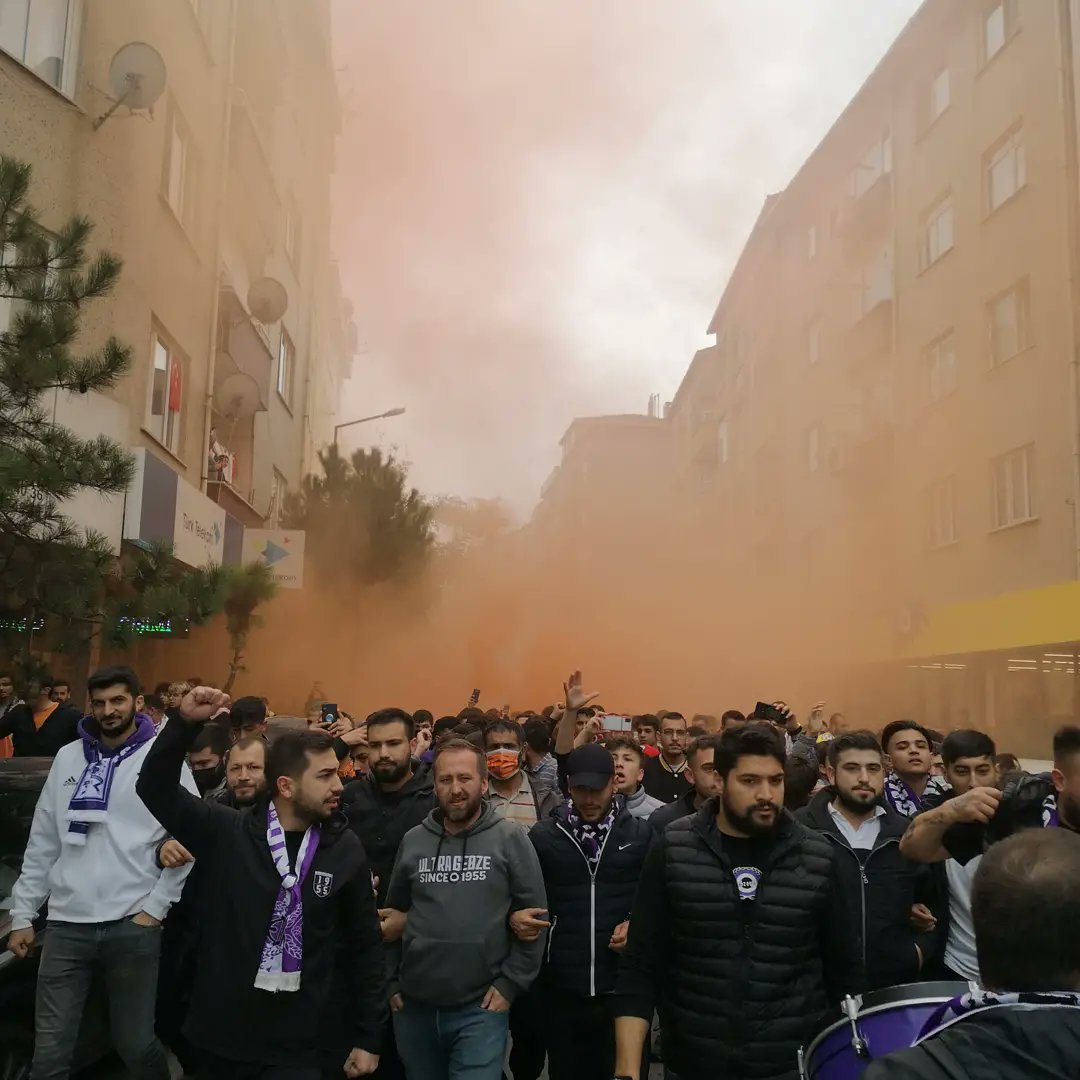 Eskicarsi's tweet photo. Yürü Zafere Şanlı Menekşe! #Eskiçarşı #Gebzespor https://t.co/Q457fFs3RB