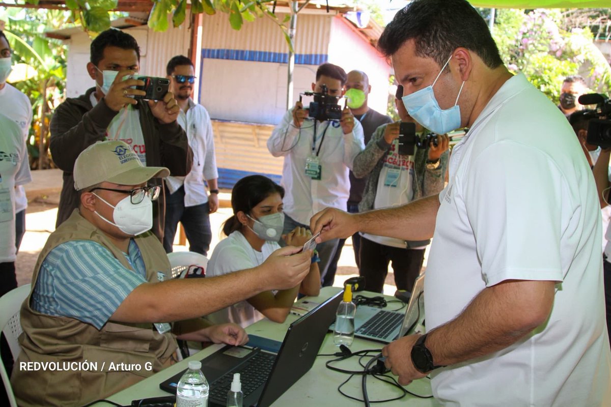 xocarod's tweet photo. #Nicaragua El Cro.Fidel Moreno ejerce su derecho al voto en las #EleccionesSoberanas2021

Cumpliendo con la patria. 

#UnidosEnVictorias https://t.co/YV8yS4tshk