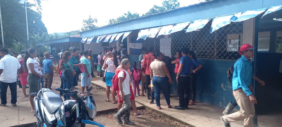 el19digital's tweet photo. #UnidosEnVictorias 

En la comunidad Los Miranda en Bonanza la población llegó desde tempranas horas a sus JRV, para participar en esta fiesta cívica de elección de autoridades nacionales. https://t.co/wZ6kFciqeq