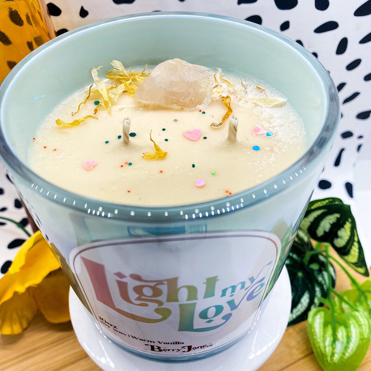berryjaneco's tweet photo. Can you light my love?This warm vanilla candle sure can! When I think of falling in love the sweet aroma of vanilla always comes to mind… topped with calendula petals &amp; a chunk of rose quartz💓 https://t.co/m65BJpxzzE