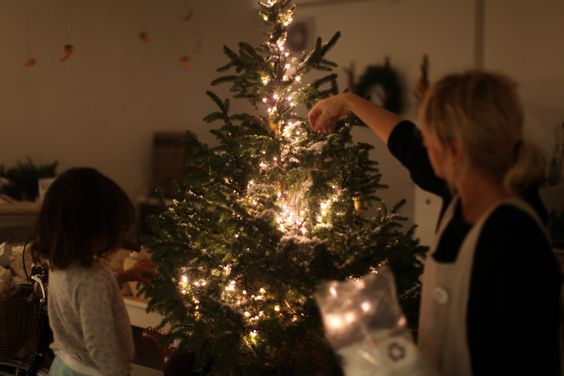 etherealdior's tweet photo. holiday dinner parties, i'm ready for you https://t.co/nwwcJICVel