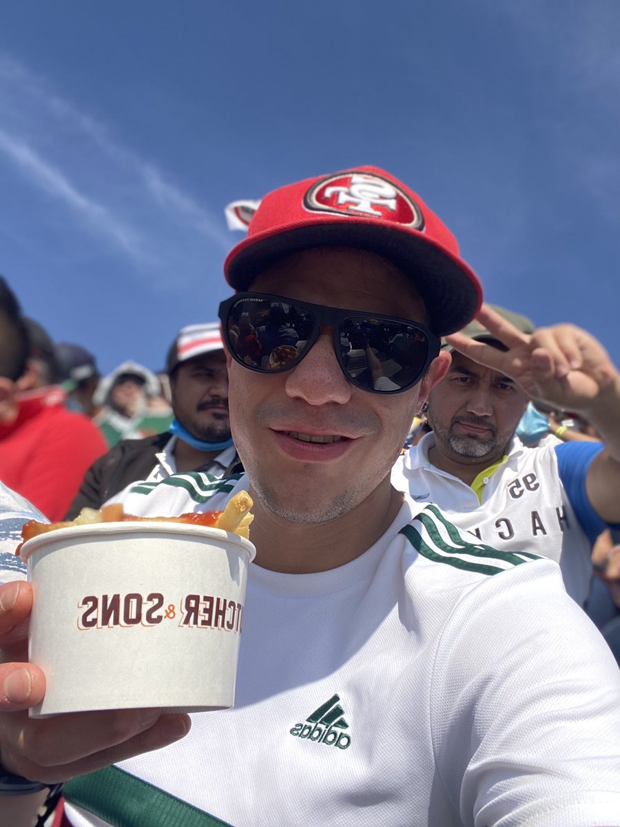 YSebas's tweet photo. Aquí alimentándome con muy buena comida de @TheButchersSon! En #MexicoGP #ButchersPatrocíname 🤷🏻‍♂️ https://t.co/JTplr2hADH