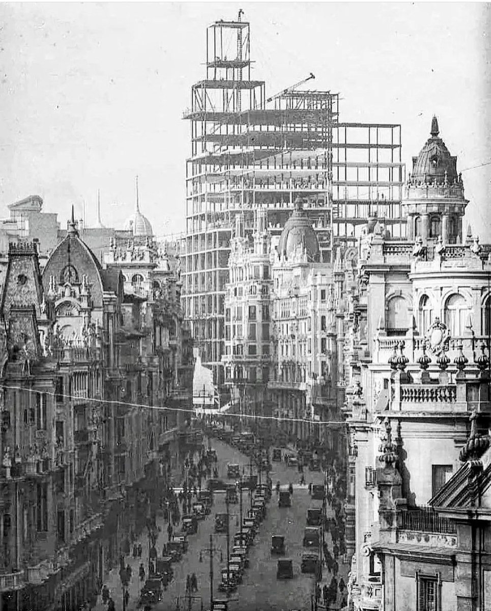 ITSOLDMADRID1's tweet photo. 📸1927, 📍Gran Vía

Telefónica construyéndose... https://t.co/8KYBv1u0Lj