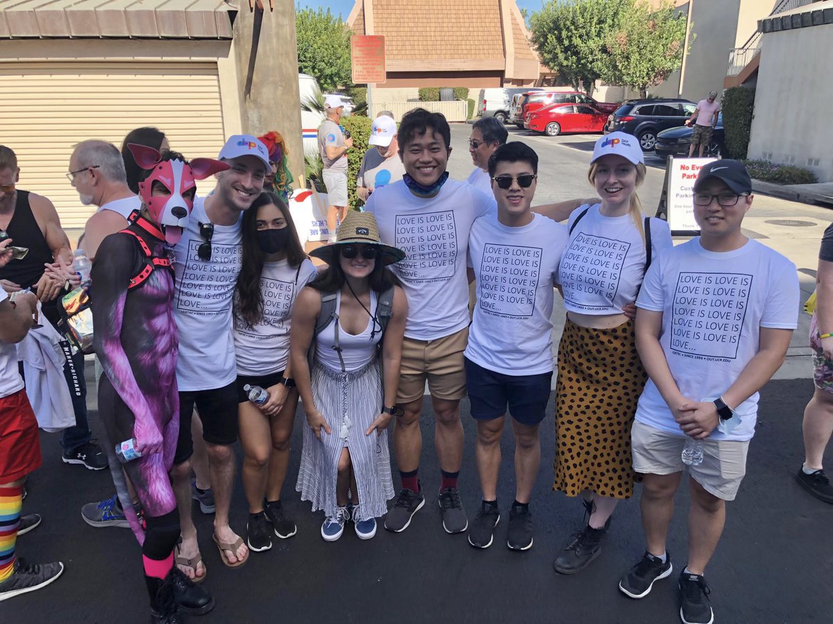 So proud of the <a href="/UCRSoM/">UCR School of Medicine</a> #LGBT+ Selective for walking in Palm Springs Pride! @DAPHealth &amp; @UCRLGBTRC, thanks for supporting a group of amazing future docs. Moments like this make me so proud to work in #MedEd ❤️🏳️‍🌈!#lgbtqhealth #palmspringspride