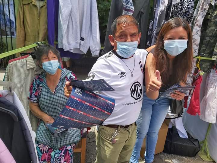 21Davico's tweet photo. #MarcoPresidente 
#ElCambioEsHoy
#YoMarc6
Recorrimos la feria y parte importante de la población José María Caro junto a nuestro equipo. Más que felices por la excelente acogida a nuestras propuestas.
¡Te defiendo en terreno!
#nicolesotocore #lacorequetedefiende #santiago6 https://t.co/02CWsgJsNd