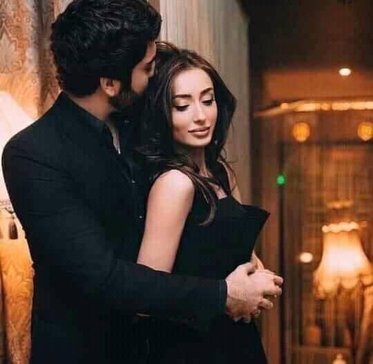 حبييتى 
يامن جعلتي قلبي ينطق همسات واشعار
من انتي 
يامن جعلتيني أفكر بك ِليل ونهار
هل انتي القمر   لالالا !!!
فالقمر يأتي ويغيب
هل انتي الشمس لالالا !!!
الشمس بركان من لهيب
بل انتي حبيبتي
نعم انتي غرامي وهيامي
 انتي عشقي وحنيني
وكل عمري و القادم من سنيني 
يا اجمل أقداري  ❤️🌿🌿