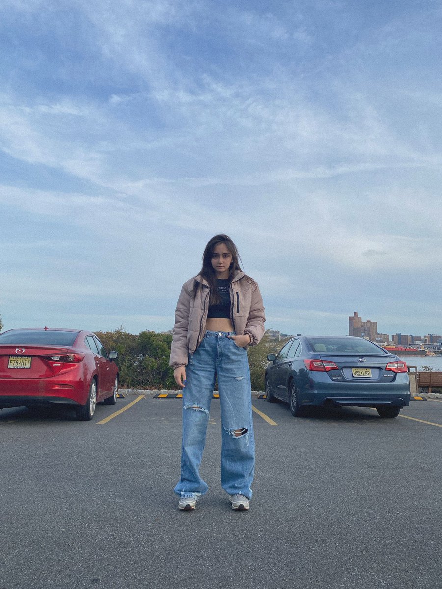 Skrrtsim's tweet photo. #ootd https://t.co/7xkngWxrS3