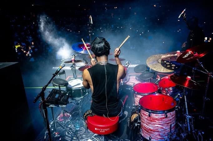 TAMAofficial's tweet photo. Great shots of US TAMA Artist @its_treway live with @lildurk!
•
Starclassic Maple
Finish: Red &amp; White Oyster
22x16” Bass Drum
10x7” Rack Tom
12x8” Rack Tom
14x14” Floor Tom
16x16” Floor Tom
14x5.5” S.L.P. Classic Dry Aluminum Snare Drum (LAL1455)
•
Photos by: @mattedits https://t.co/gCVZe6CANG