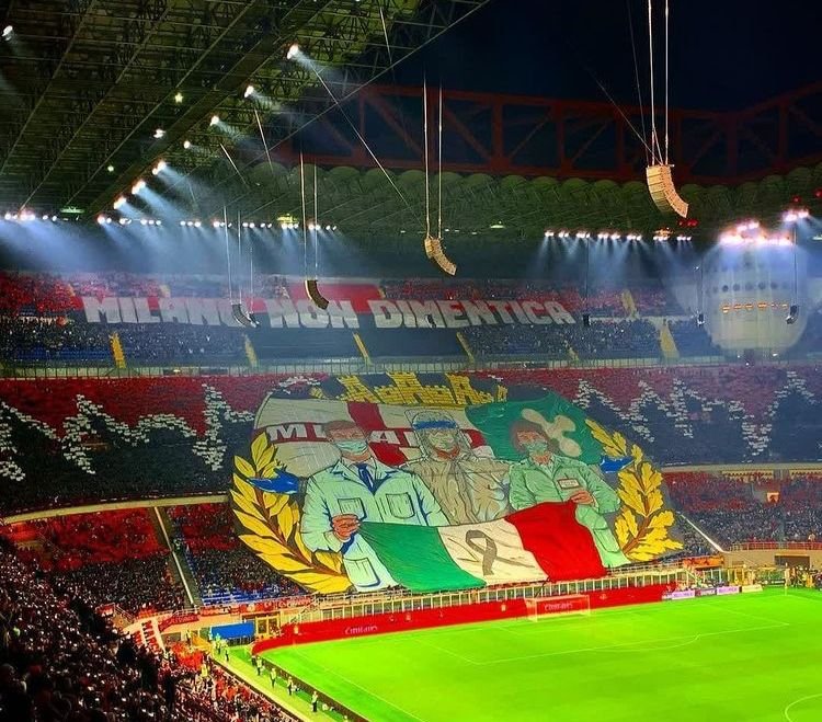 louis_seba's tweet photo. La Curva Sud est une des specialistes des scénographies, ce soir elle le démontre amplement. Voici un thread qui revient sur ce spectacle hors norme en hommage au personnel hospitalier en 1ère ligne contre le Covid dans la région la plus touchée en Italie👇 https://t.co/TqGemD2r4k