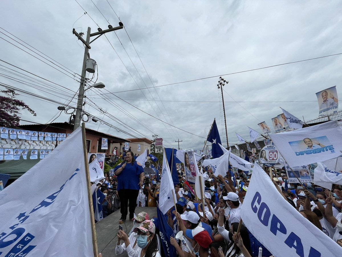 CopanNacional's tweet photo. COPÁN ES AZUL
COPÁN ES PAPI A LA ORDEN 

#PapiALaOrdenPresidente https://t.co/Wl8GOZIzb3