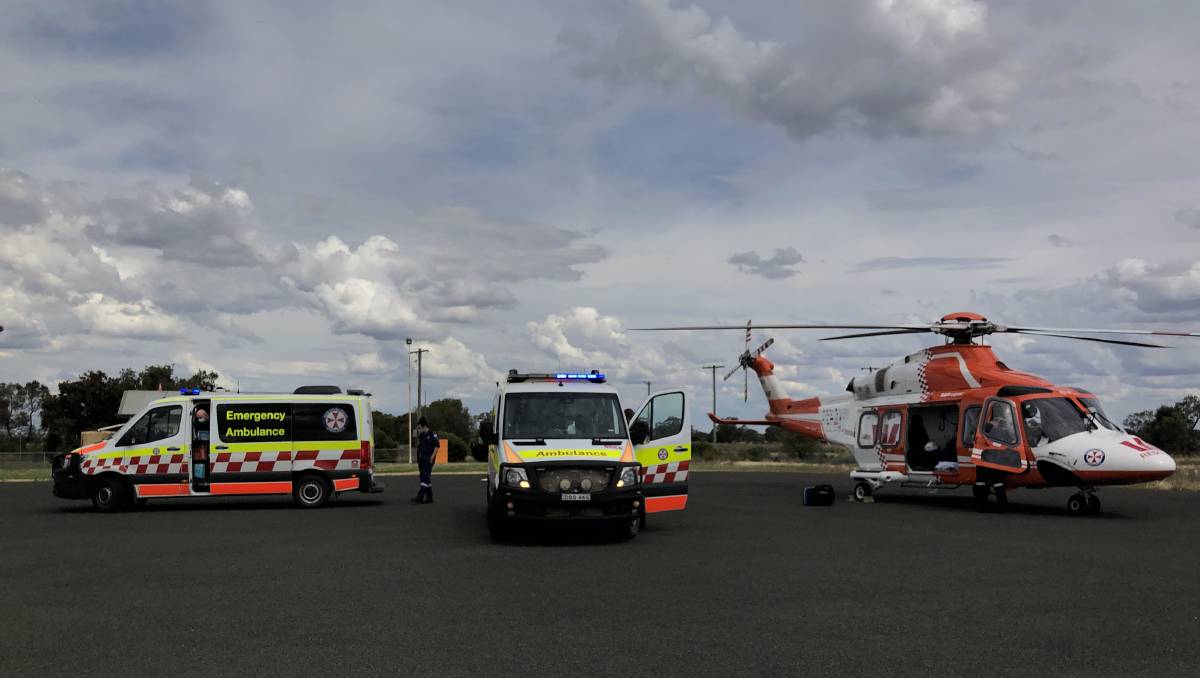 estpac Rescue Helicopter flies patient from car crash at Euabalong near Condobolin to hospital https://t.co/npbMUUyzb2 #bladeslapper https://t.co/2Xk4zCmY9E
