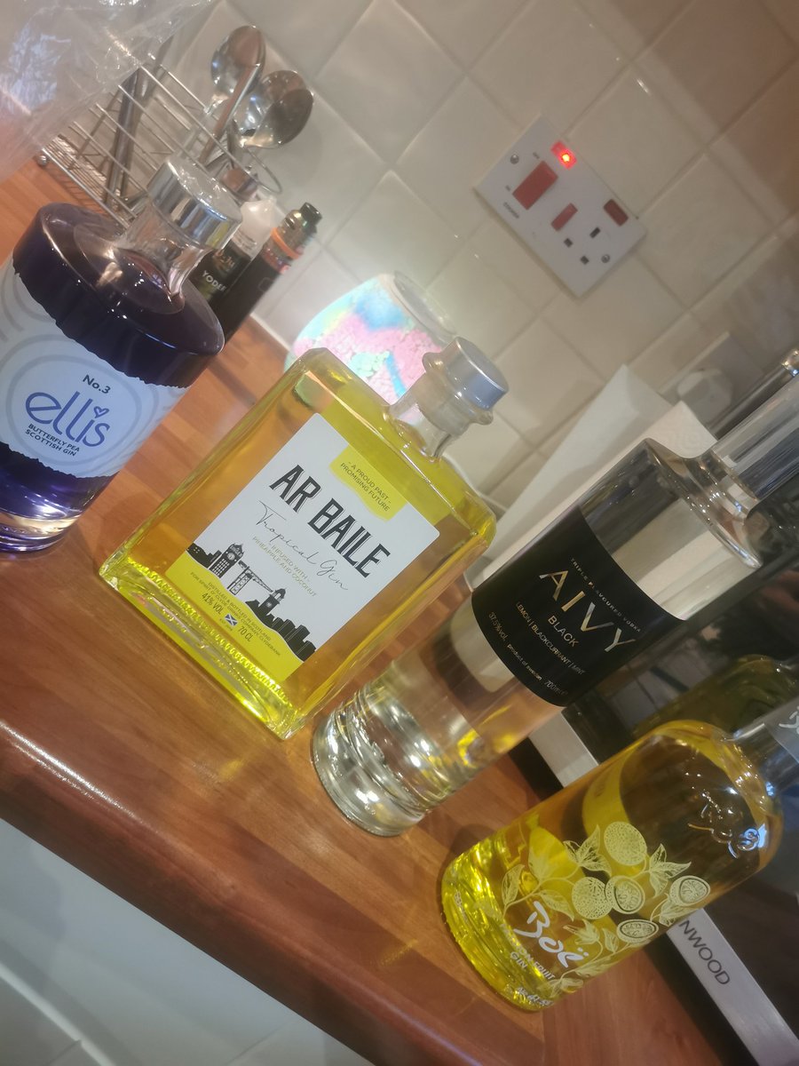 WeeDebbieDoDah's tweet photo. Fairly pleased with my haul from #ginfall in Hamilton yesterday. Fab day with the girls 🥰🍹 https://t.co/wNOlzPN3xp