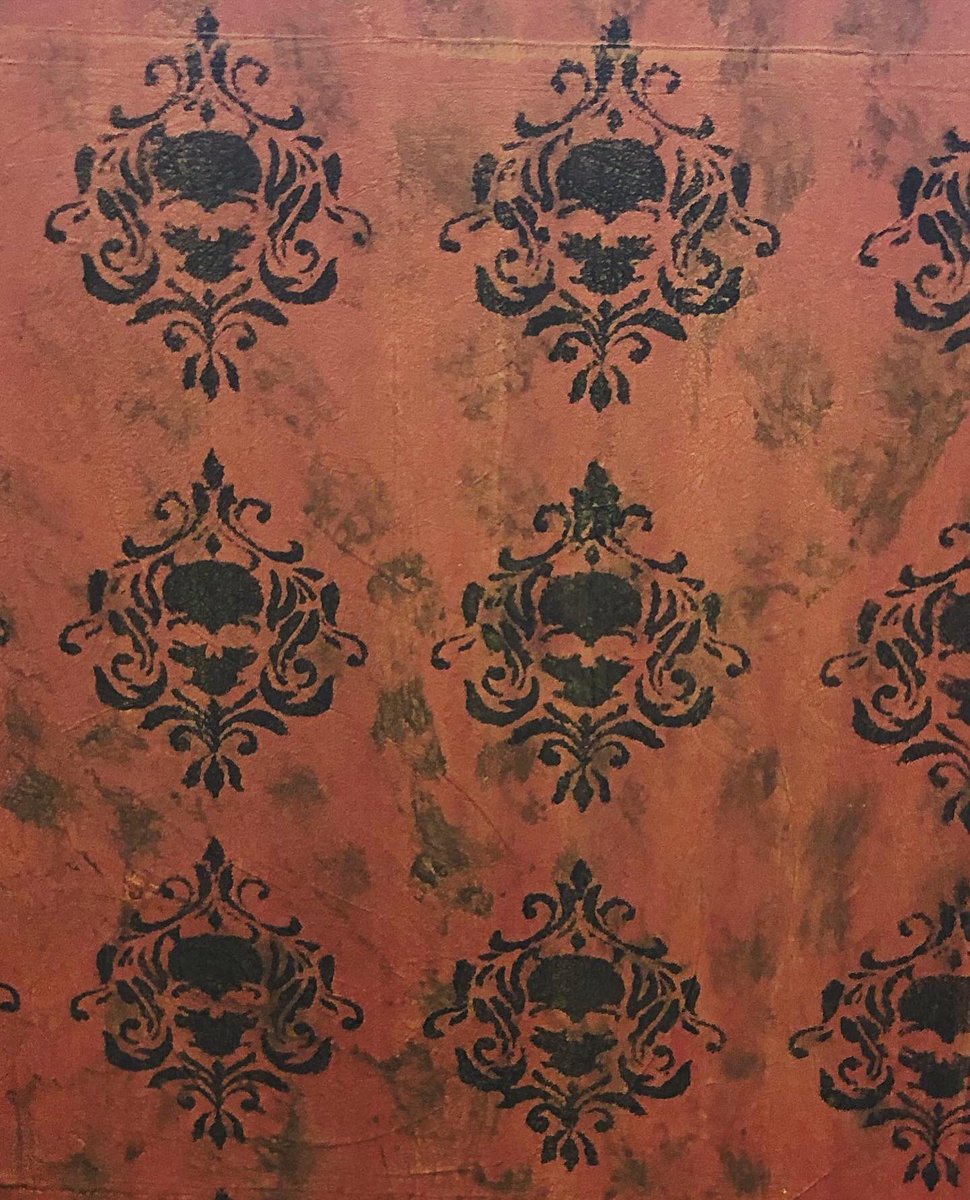 DisgruntledQ's tweet photo. Painted this faux wallpaper for paints class and I was really happy with how it turned out! https://t.co/WxbQtfyUhC
