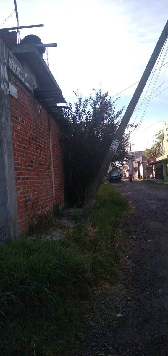 mapez085's tweet photo. Ayuda!! Poste apunto de caer   de teléfono  en calle Domingo Arenas y calle Lázaro cárdenas en Agricola Ignacio Zaragoza @carlosmartinh @NTelevisaPuebla @MariLoliPellon  @laredcincoradio  @RedLopezDiaz @TelevisaPuebla https://t.co/OnWnNHMhJv