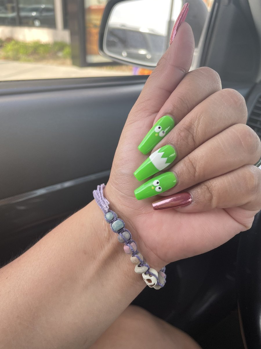 luna_beee_'s tweet photo. Forgot to post when I got these done but in honor of my first @WooshiWorld NFT 💚 https://t.co/LgmOCJmpqS