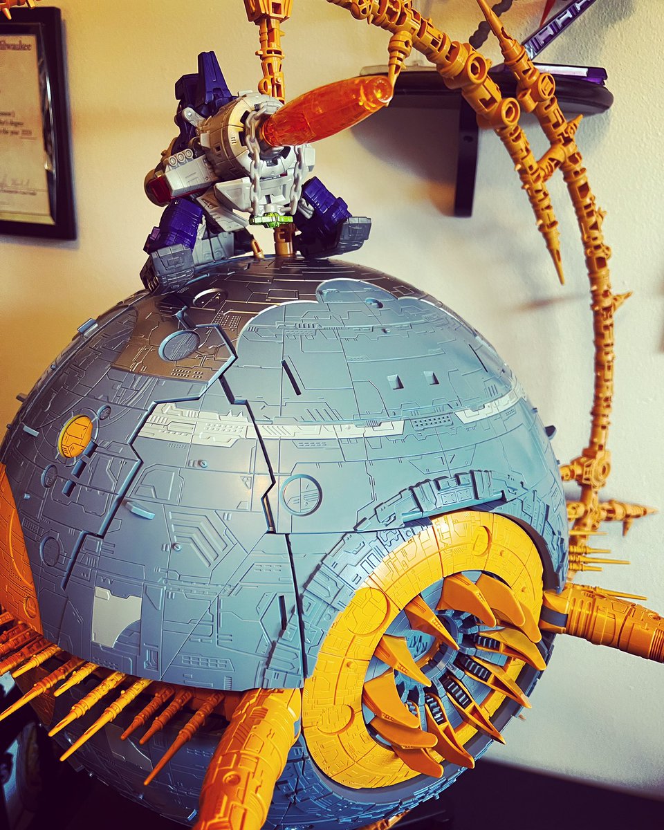 PaxCybertron's tweet photo. Annihilation.
.
.
.
#Galvatron #haslabunicron #generationsselects #transformers #decepticons #toycollector #realmofcollectors #toystagram #toycollection #transformeraddict #toyphotography #toypics #toypic_community #transformerscollection https://t.co/wYXUZZ8lZD