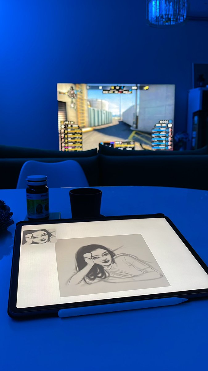 ellvitwi's tweet photo. Watching PGL major and trying to remember how to hold a pencil 😂 https://t.co/8xJcM5hRxo