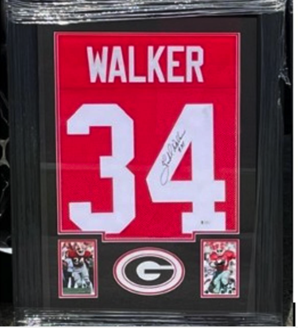 Where’s our sports fans? You don’t want to let this pass you by, it’s your last chance to bid. Check out this Custom Jersey Signed by Legendary UGA Running Back Herschel Walker. Run now to the “Forsyth BYOT Benefit" 2021 Online Auction. #ForsythBYOT zcu.io/ue1Q