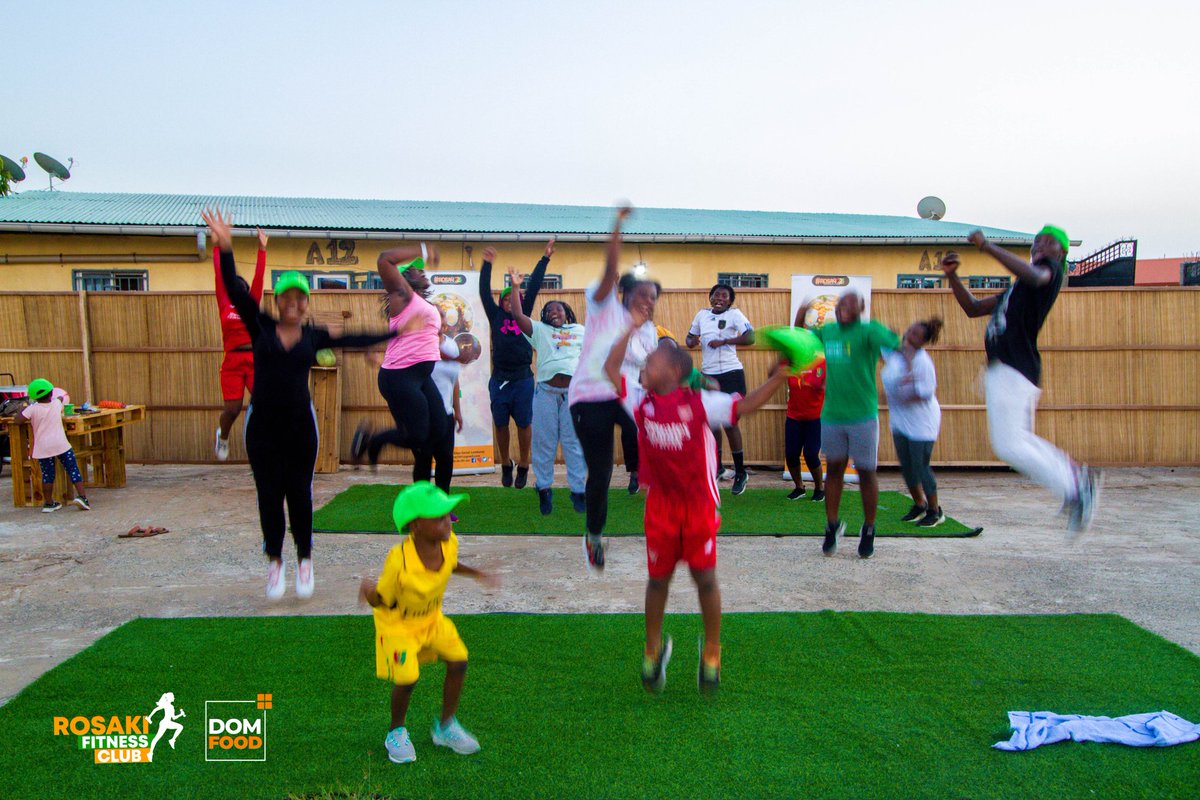 DomMedias's tweet photo. #RosakiFitnessClub by @224Rosaki ACTE 1 à #Conakry
🤼Coachs du jour pour la séance échauffement et activités :
🏃♀️ @souadoregn
🏃 @GoumouPicture
📸 @Bamsjr_11
#fitnessmotivation #womenempowerment #zumba #zumbafamily #DomInforme #Conakry #MakeItArt #DomLovers https://t.co/Lcv5vgVYlb