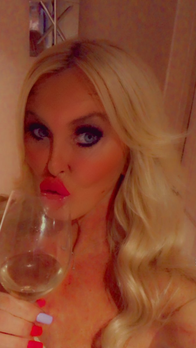 debbschanz's tweet photo. Wasnt gonna bore ya but…! 
FUK IT!! 🤨😘😂#hatergonnahate #dayofftomorrow #gonnabuynewshoes #nevergoout #butneedthem #luvshoes #mybad #sendwine https://t.co/zRbWHKa6SG