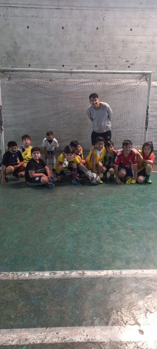 NEcomuna3's tweet photo. Hoy organizamos el último torneo de fútbol, previo a las elecciones de la próxima semana.

Alli, además de compartir la tarde y el juego, charlamos con lxs jóvenes deportistas convencidxs que ellxs son protagonistas centrales del cambio que estamos generando.

#ArgentinaAvanza https://t.co/yHKU7pf7wB