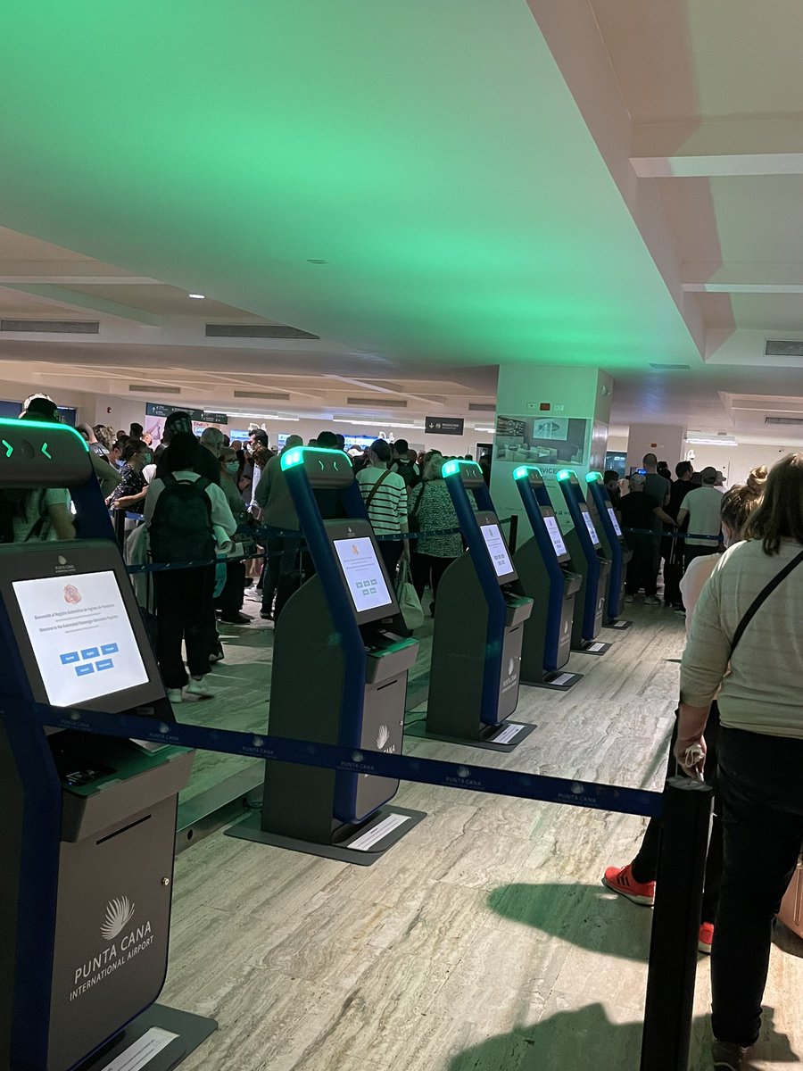 vickiredwine's tweet photo. This is what 22 million pesos gets you. 6 roped off customs machines in the #puntacanaairport @GoDomRep  while the line is crazy long. https://t.co/gWIVs1wOHC