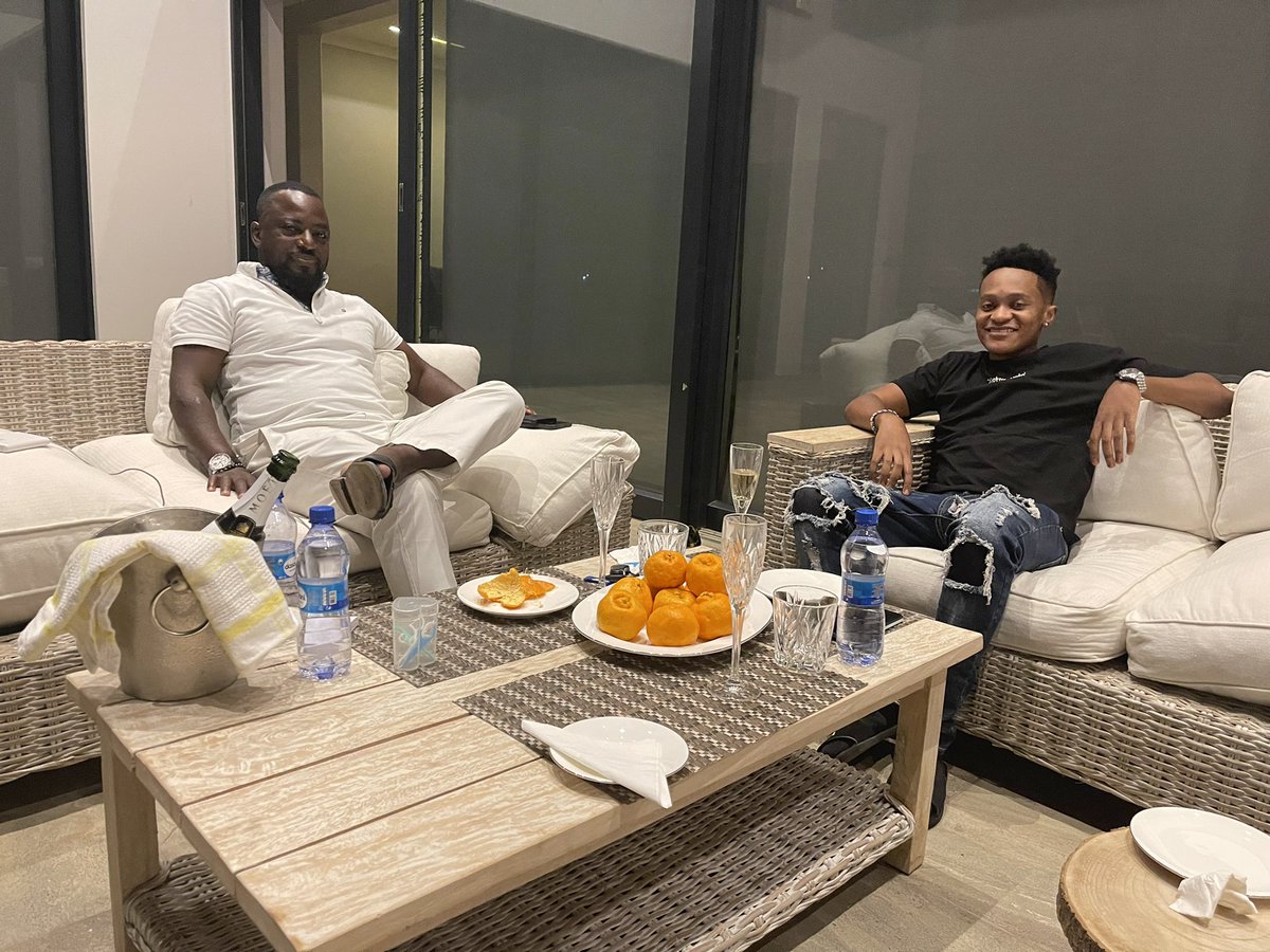 officialinnossb's tweet photo. Chillin in Lubumbashi with my good friend Honorable @zoekabila https://t.co/78gAOoExdJ