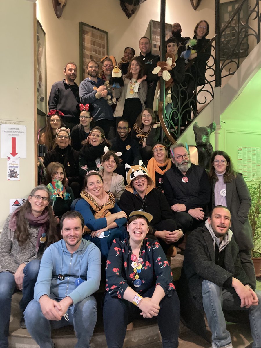 Je me suis réservé une exclu lors de ce #museomixrouen : la photo de famille avec les agents du musées et les bénévoles de ⁦<a href="/MuseomixNdie/">Museomix Normandie</a>⁩ 
😍